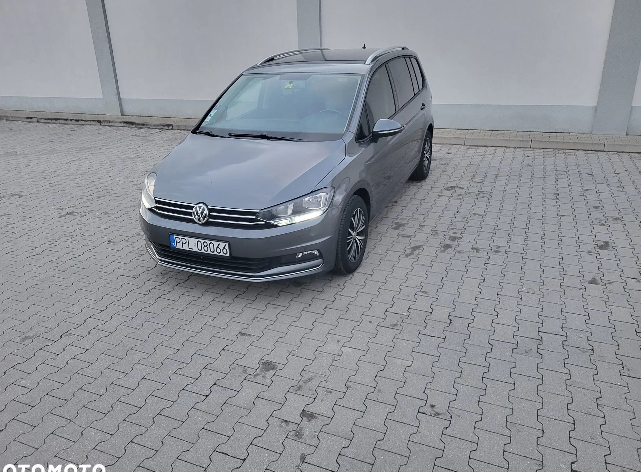 Volkswagen Touran cena 59000 przebieg: 82752, rok produkcji 2018 z Pleszew małe 92